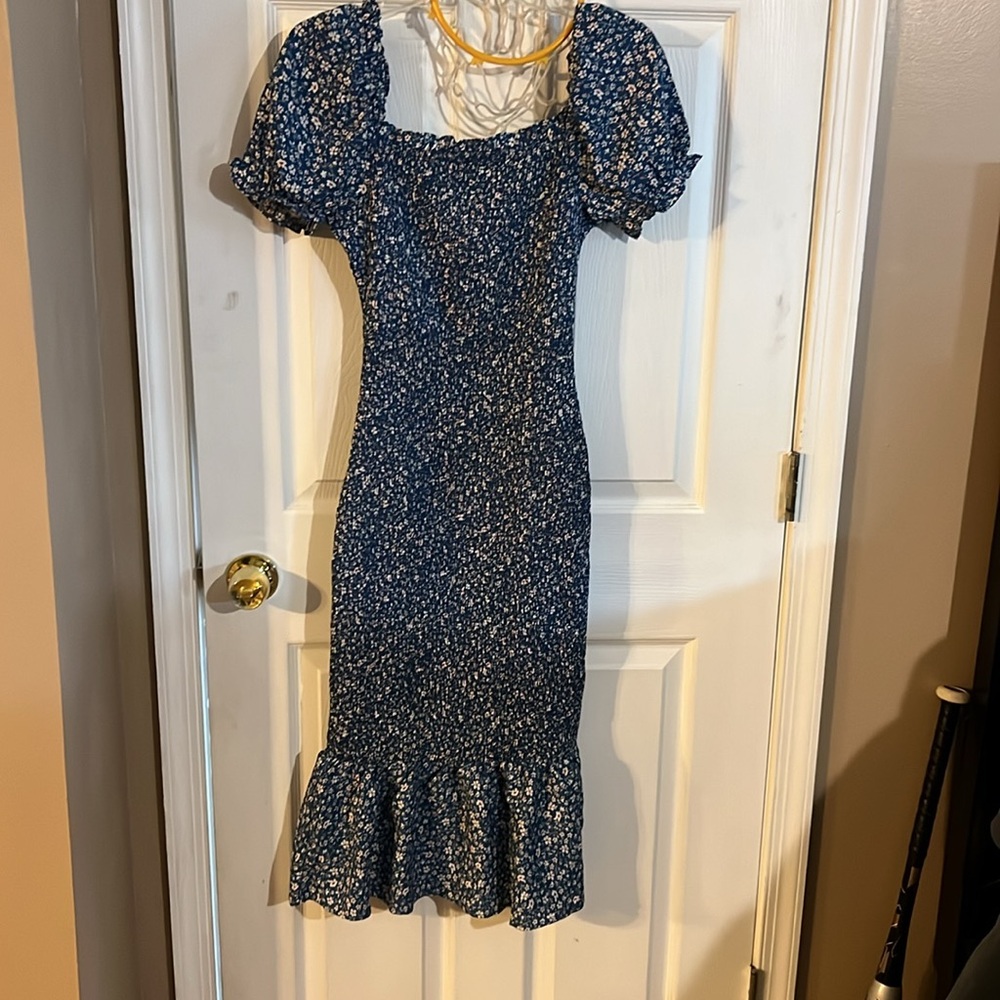 Pretty Garden Midi Dress - Picture 2 of 3